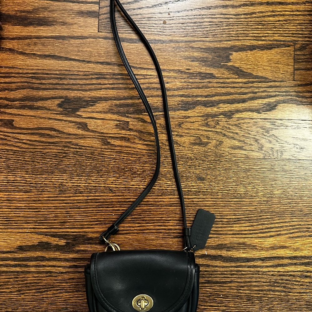 Vintage Coach Classic Black Leather mini Crossbody Bag with Gold Clasp